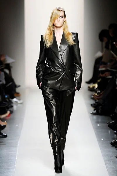 Look 1